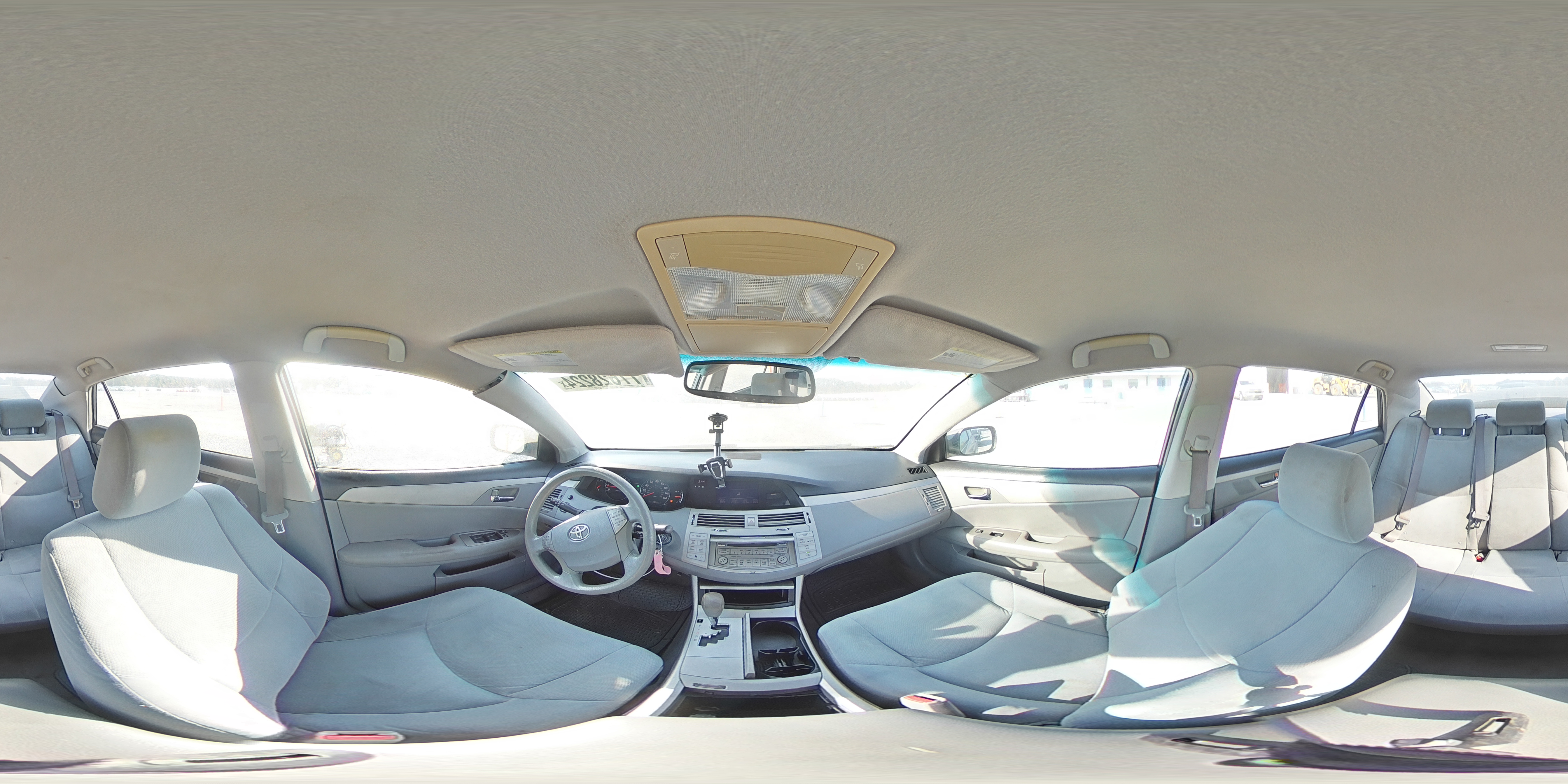 2010 Toyota Avalon - Image 13
