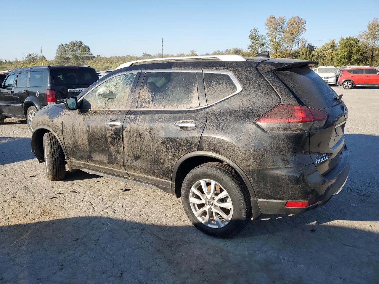 2019 Nissan Rogue - Image 2