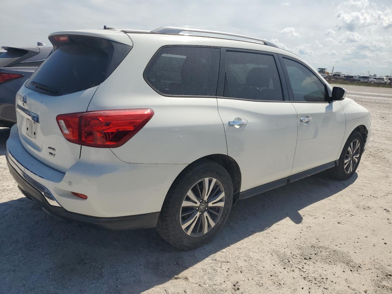 2018 Nissan Pathfinder - Image 3