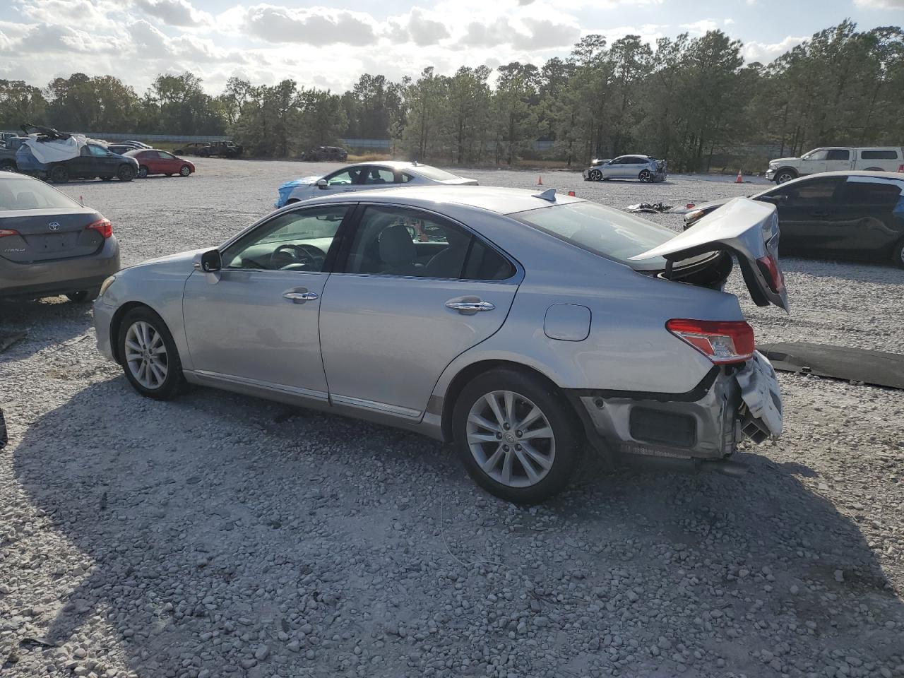2011 Lexus ES - Image 2