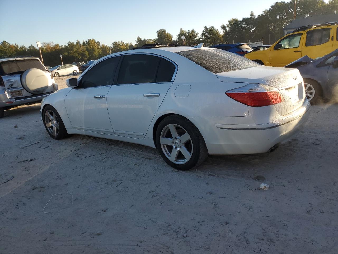 2011 Hyundai Genesis - Image 2