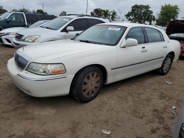 2005 Lincoln Town Car Signature Limited