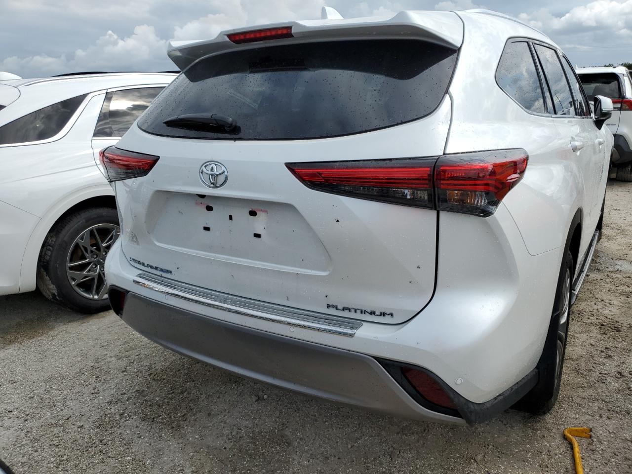 2022 Toyota Highlander - Image 6