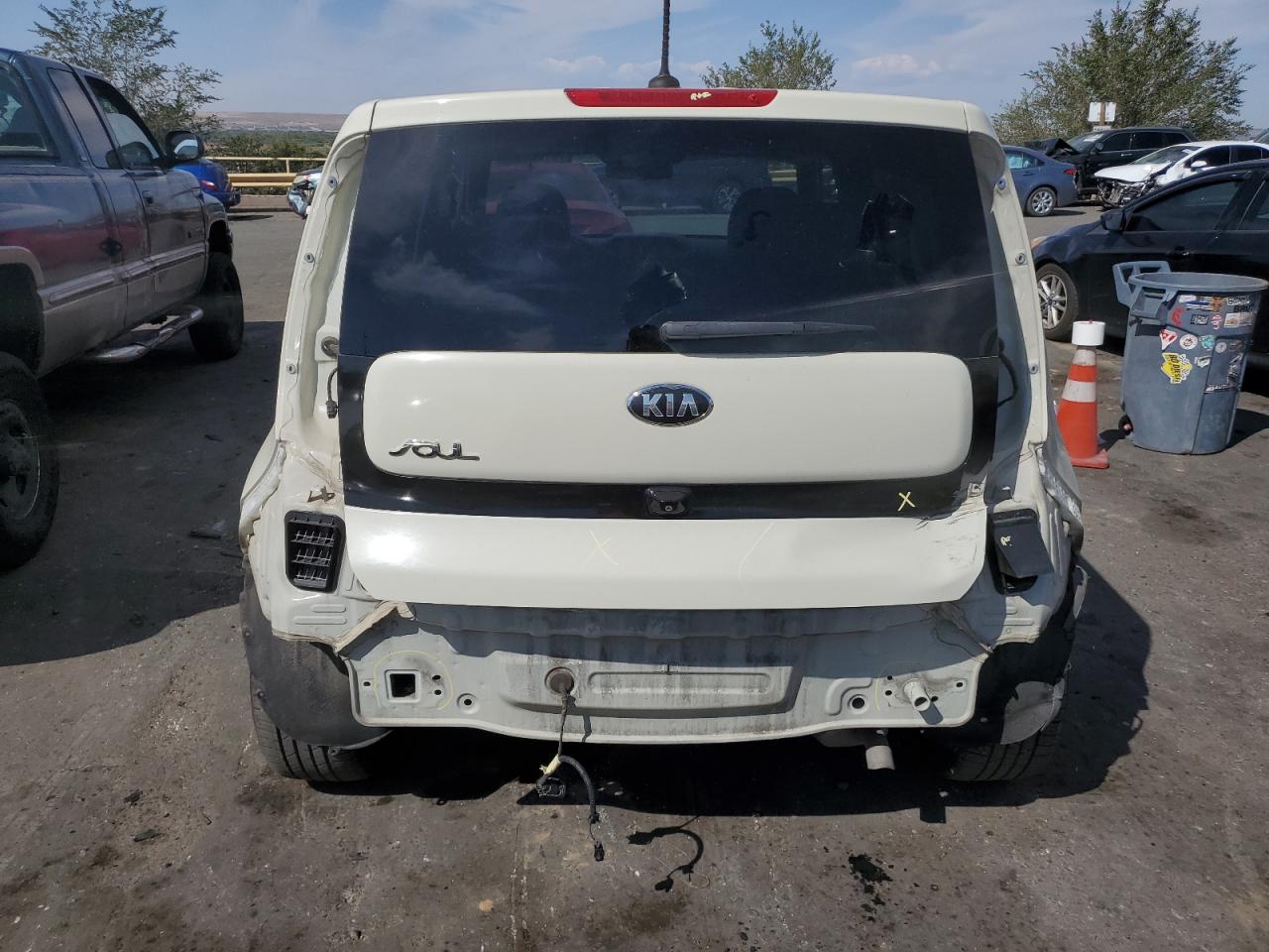 KNDJX3A5XG7277221 2016 Kia Soul !