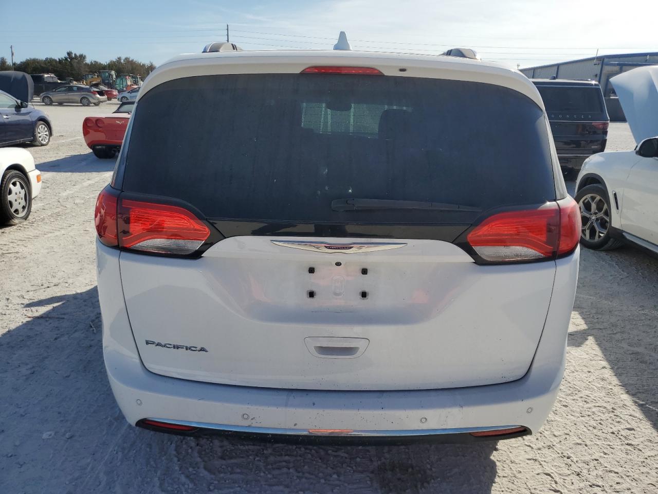 2019 Chrysler Pacifica Touring L VIN: 2C4RC1BG4KR627954 Lot: 76906084