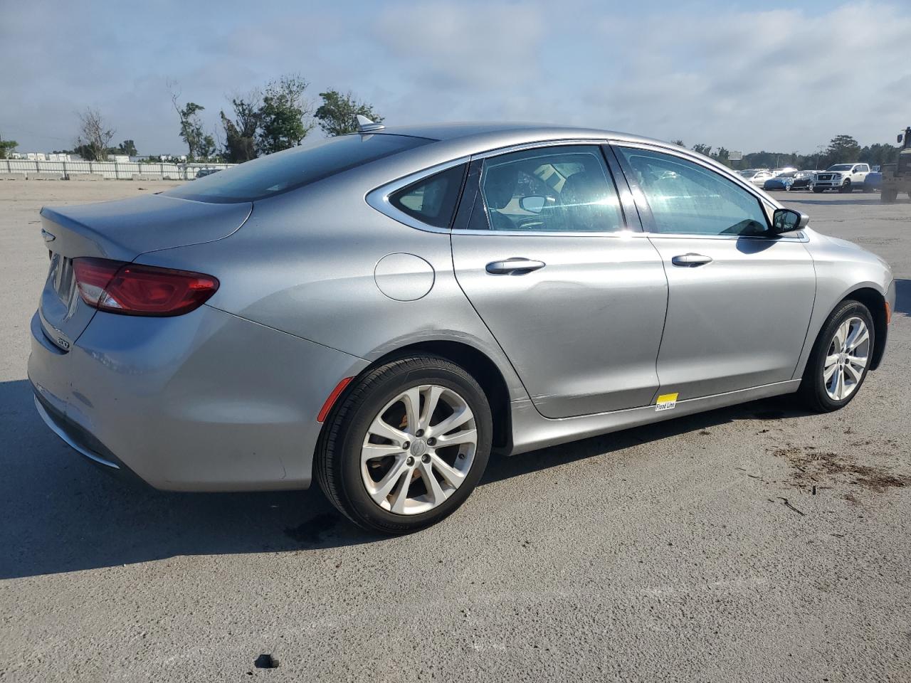 2016 Chrysler 200 - Image 3