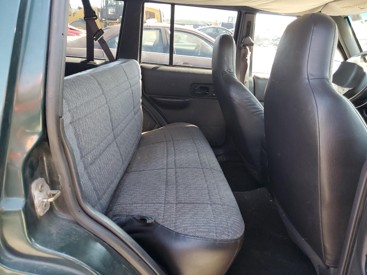 2001 Jeep Grand Cherokee - Image 11