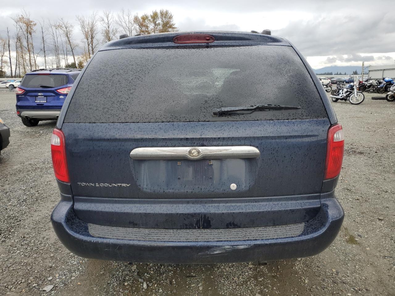 2004 Chrysler Town & Country VIN: 1C4GP45R94B585681 Lot: 77217104