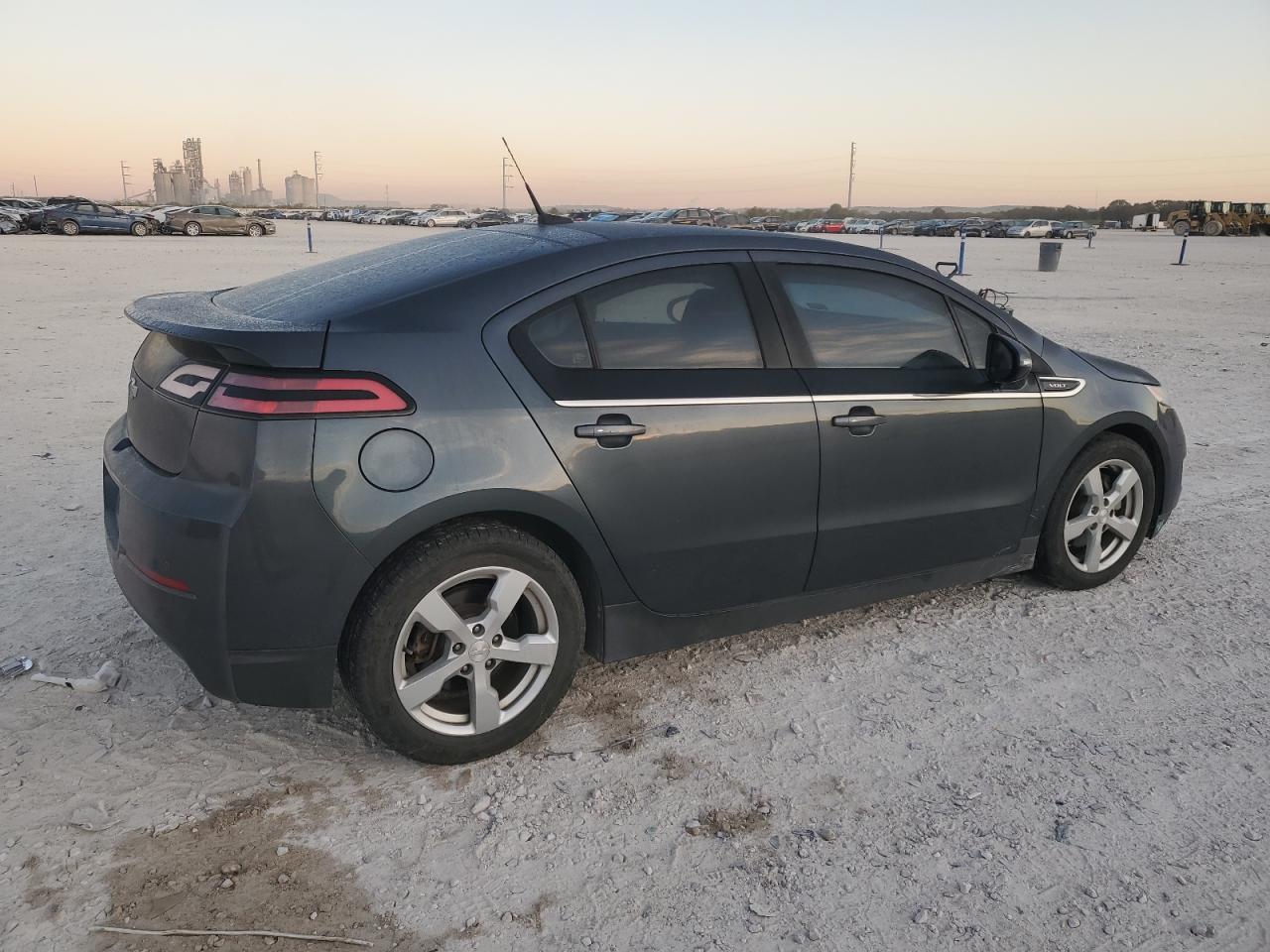 2013 Chevrolet Volt - Image 3
