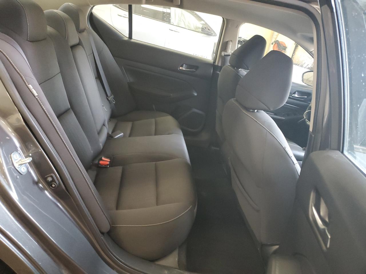 2020 Nissan Altima - Image 10