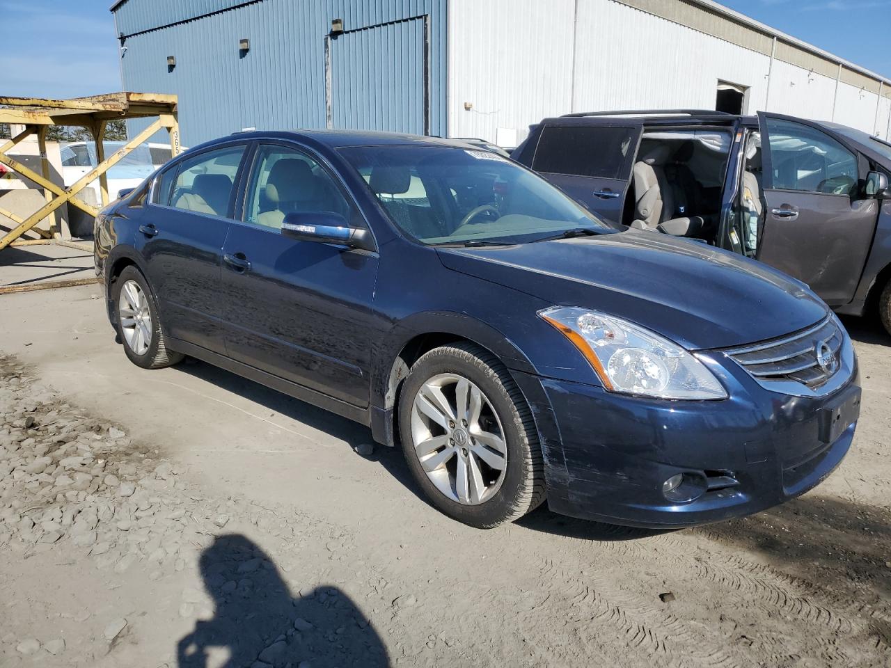 2011 Nissan Altima - Image 4