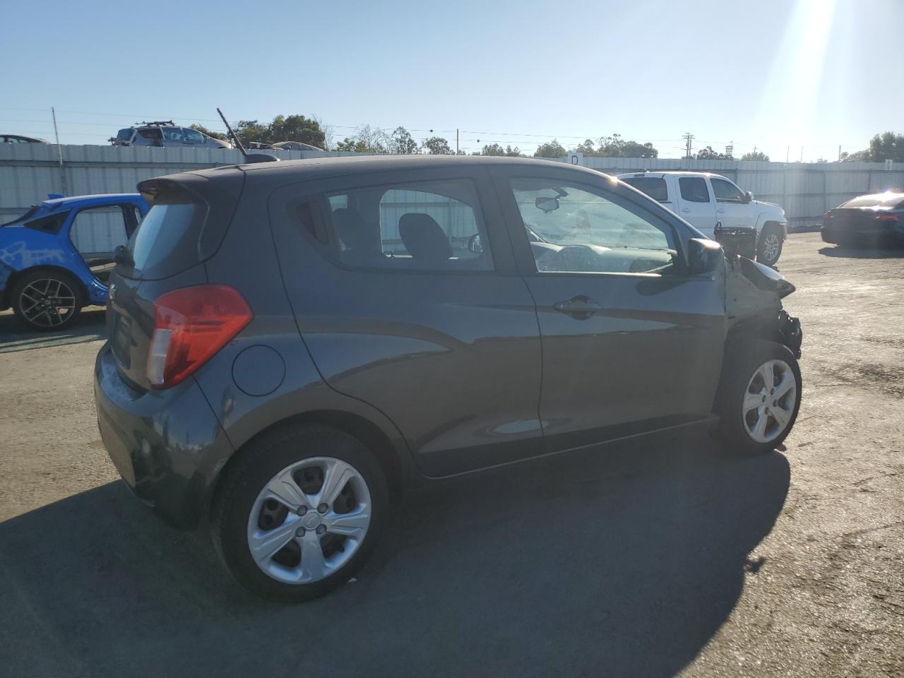 VIN KL8CB6SA3KC747912 2019 CHEVROLET SPARK no.3