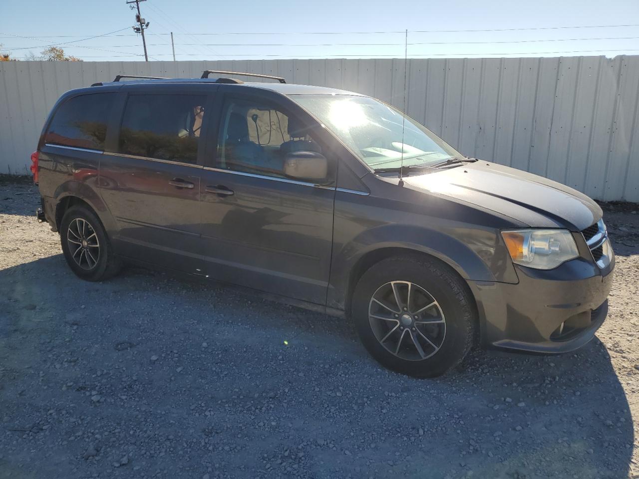 2017 Dodge Caravan - Image 4