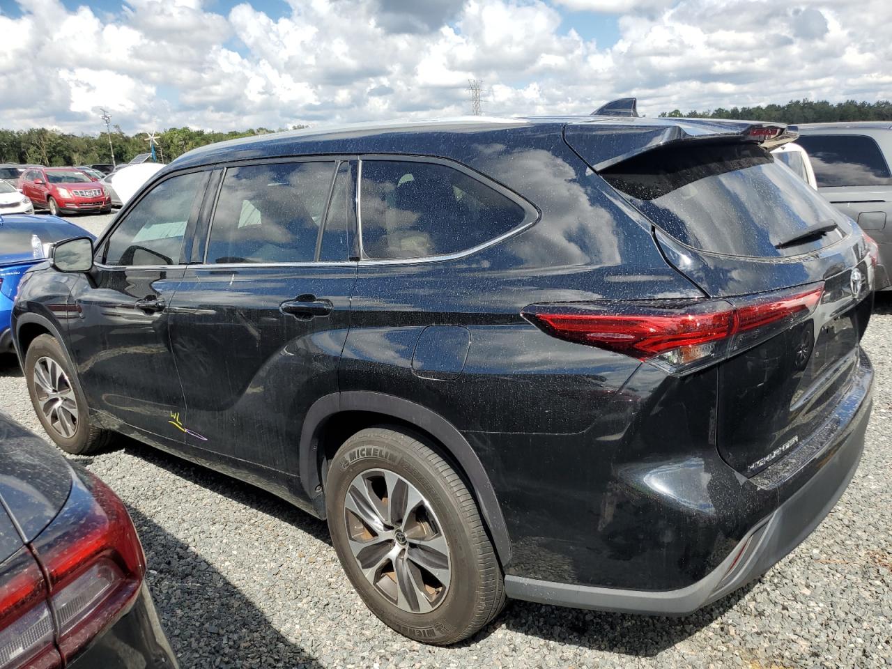 5TDGZRAH7NS540396 2022 TOYOTA HIGHLANDER - Image 2