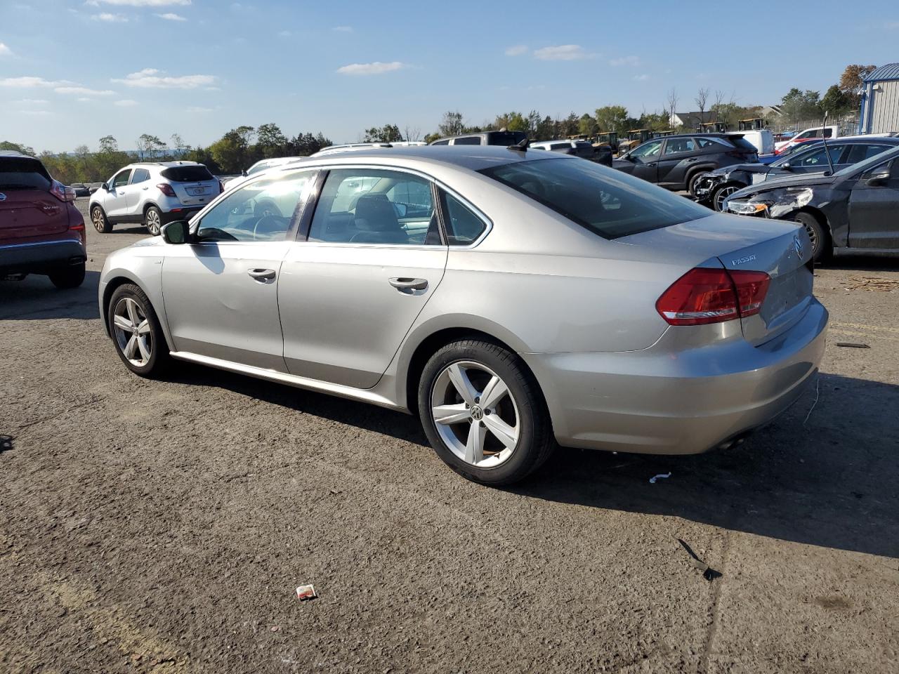 2014 Volkswagen Passat - Image 2