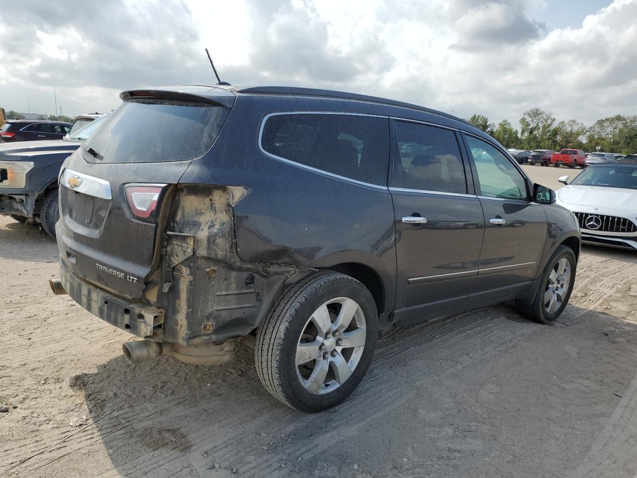 2014 Chevrolet Traverse - Image 3