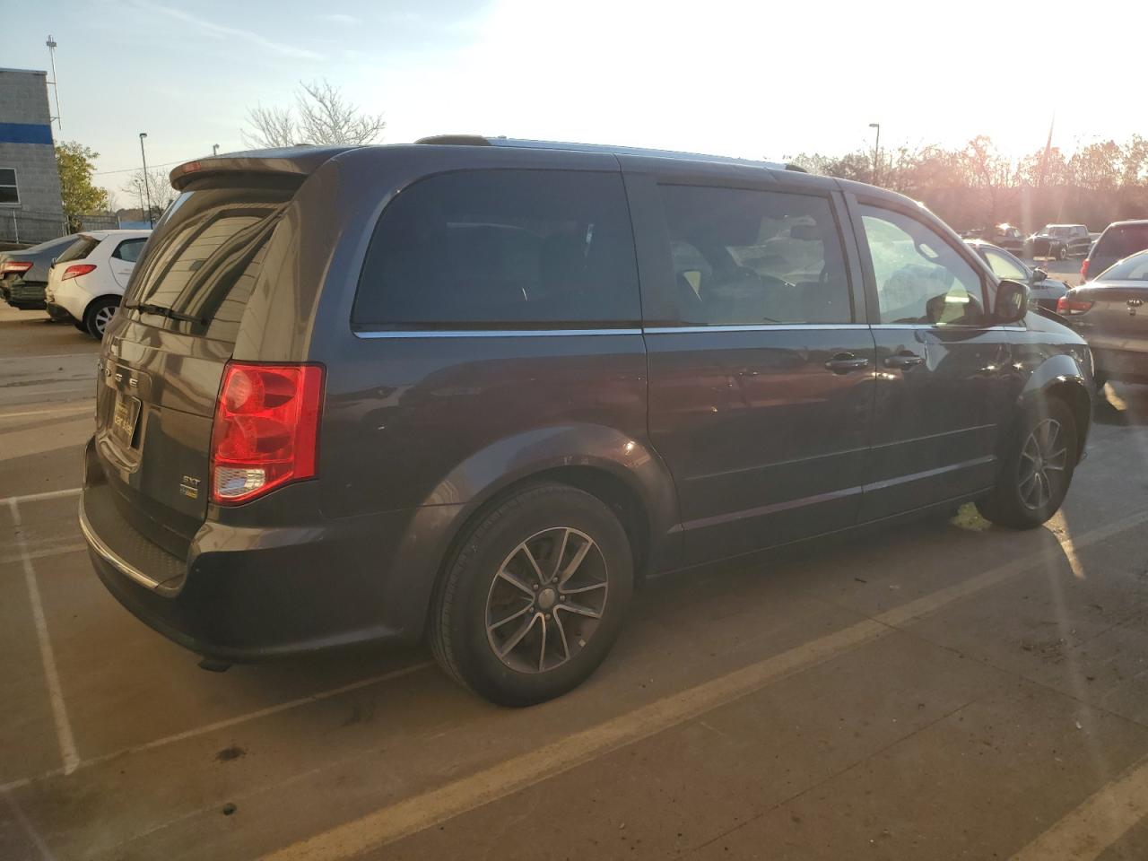2017 Dodge Caravan - Image 3