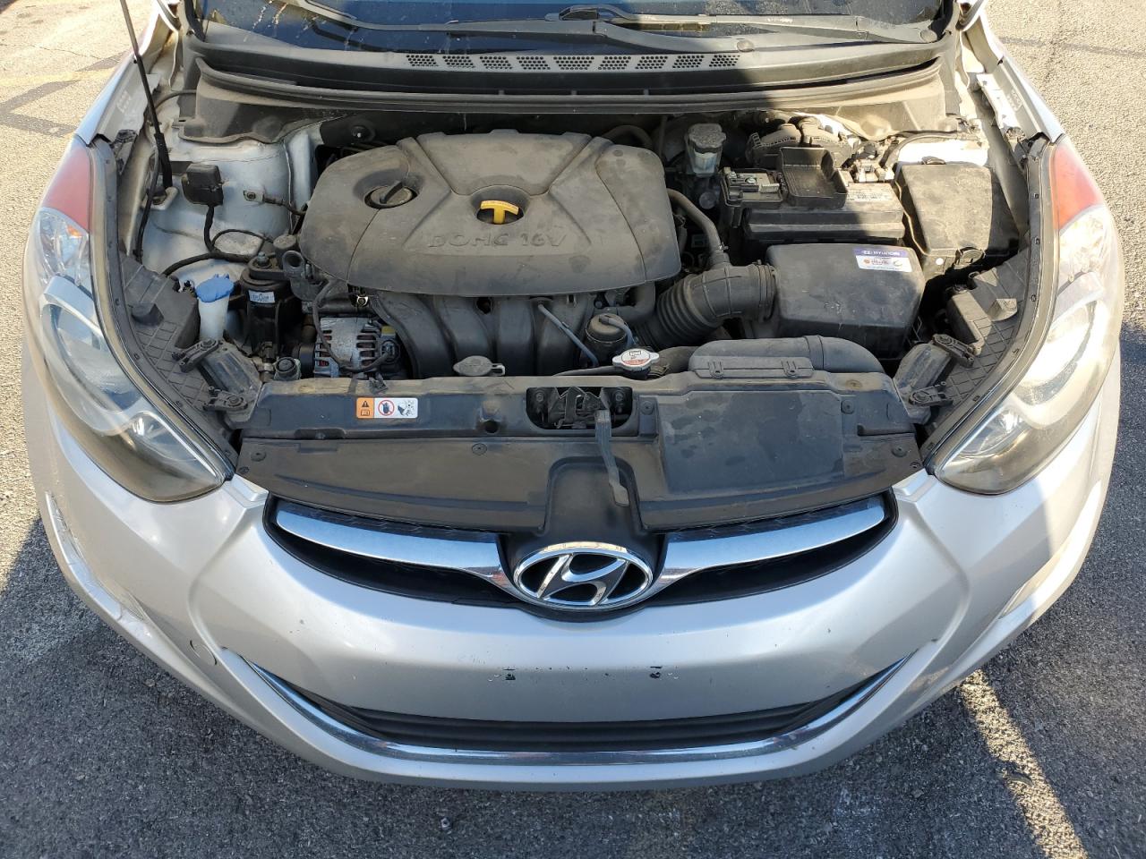 2012 Hyundai Elantra - Image 11