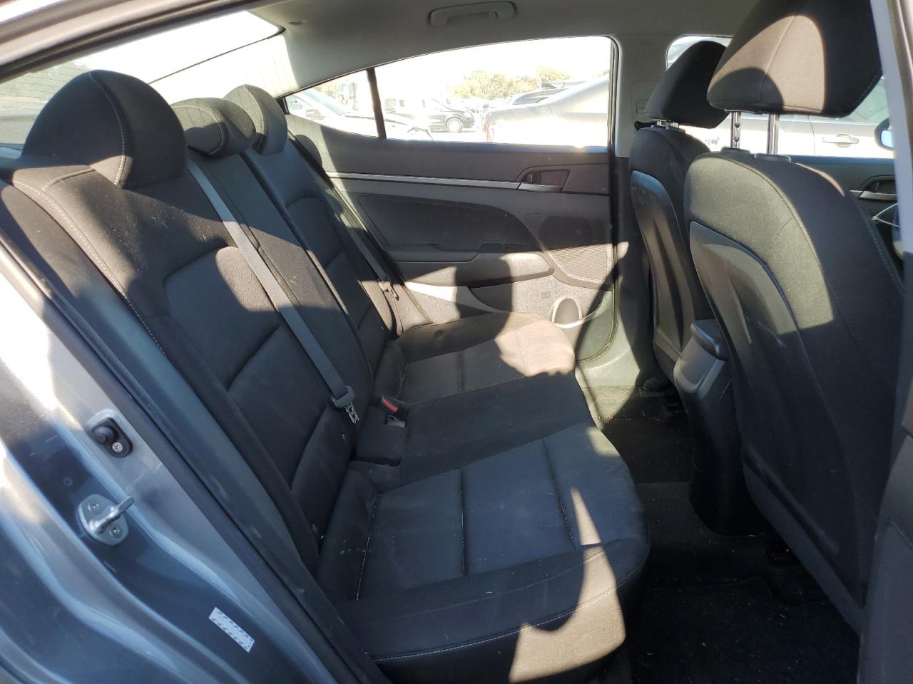 2018 Hyundai Elantra - Image 10