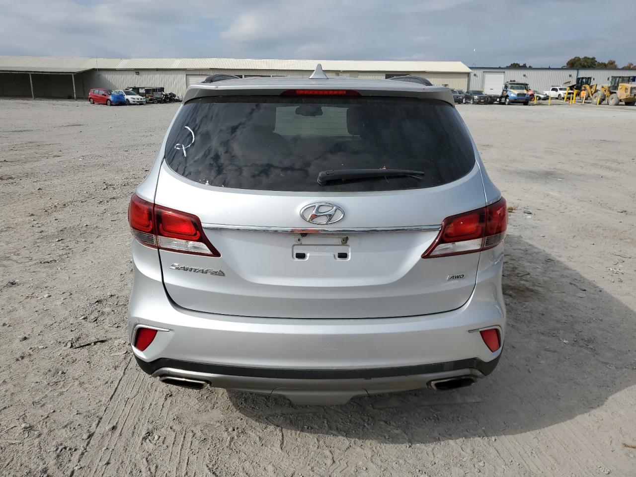 KM8SMDHF3HU217118 2017 Hyundai Santa Fe Se