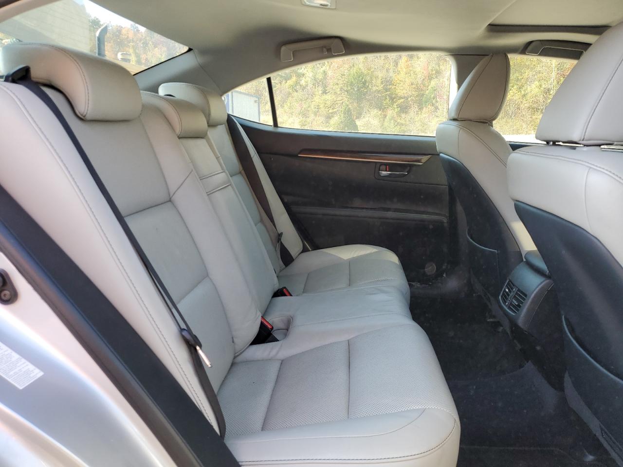 2013 Lexus ES - Image 10