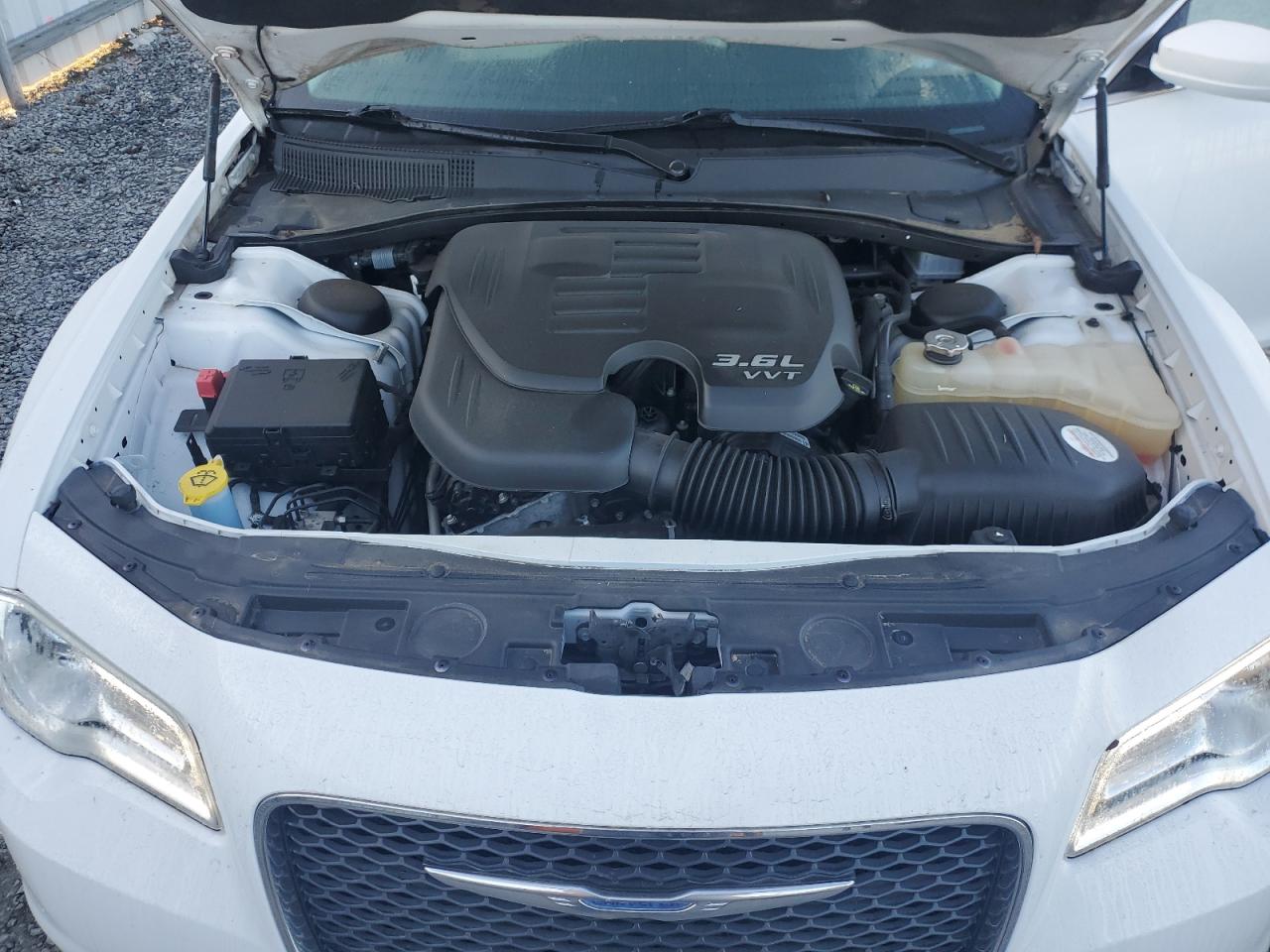 2017 Chrysler 300 Limited VIN: 2C3CCARG1HH631135 Lot: 75185684