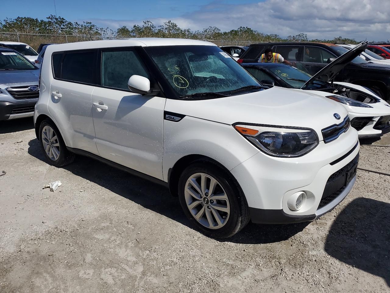 VIN KNDJP3A59J7902392 2018 KIA SOUL no.4