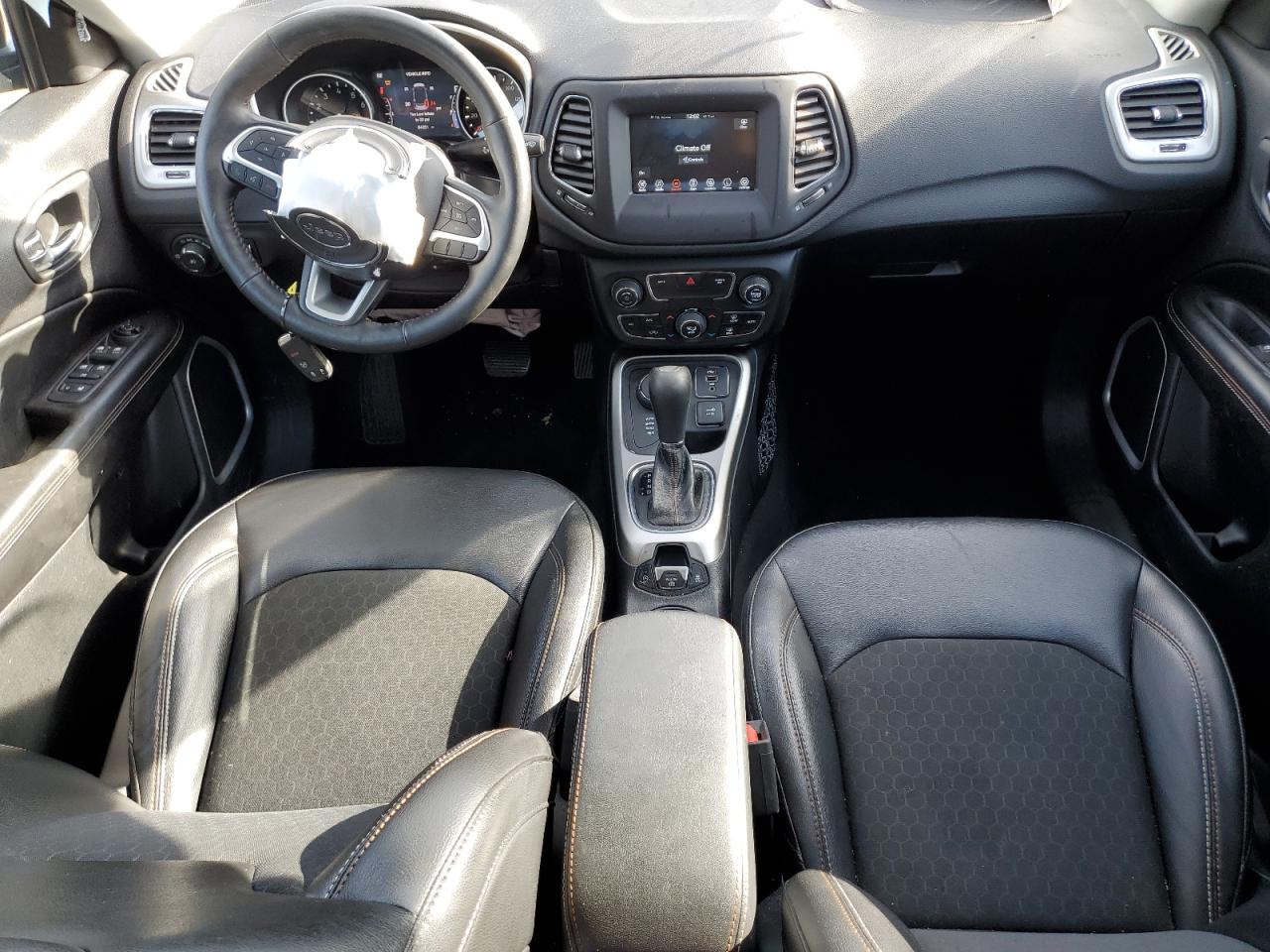 2019 Jeep Compass Latitude VIN: 3C4NJDBB8KT645929 Lot: 75703734