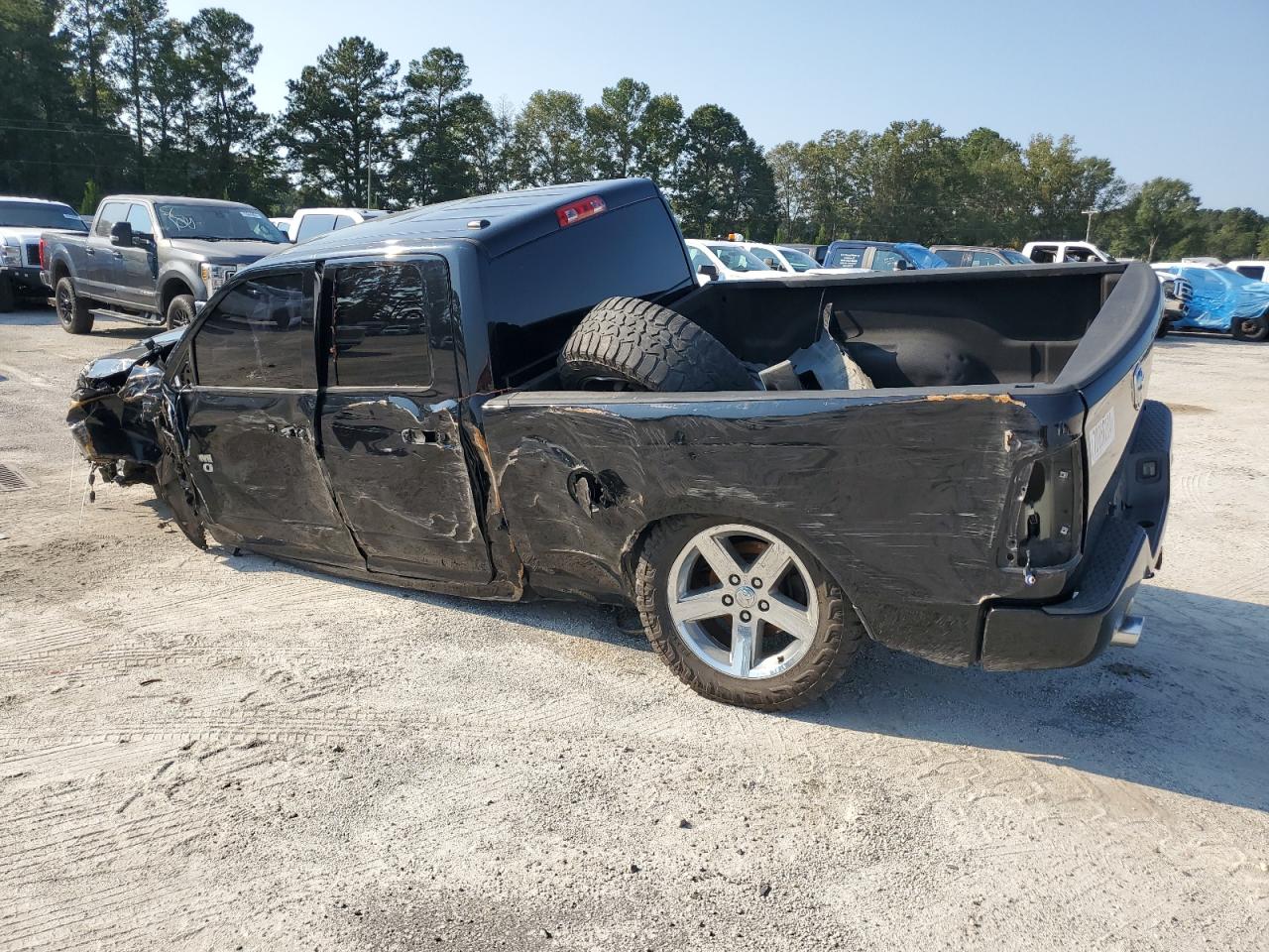 2015 RAM 1500 - Image 2