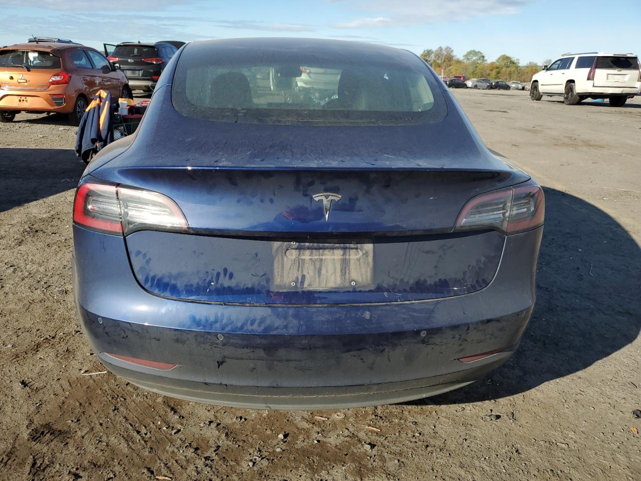 2018 Tesla Model 3 VIN: 5YJ3E1EA3JF102689 Lot: 75425404