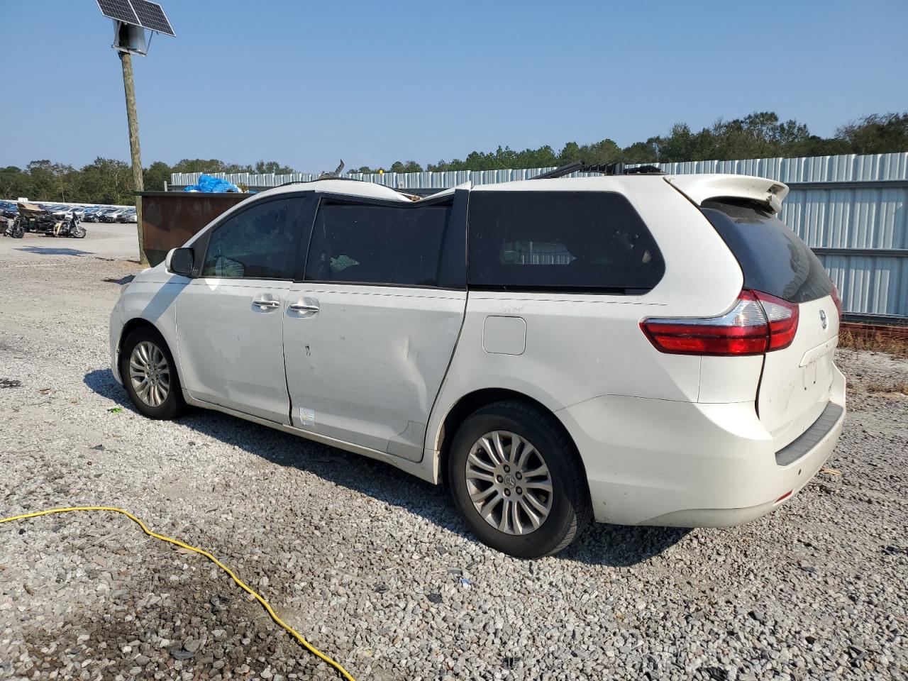 5TDYK3DC9GS727101 2016 TOYOTA SIENNA - Image 2