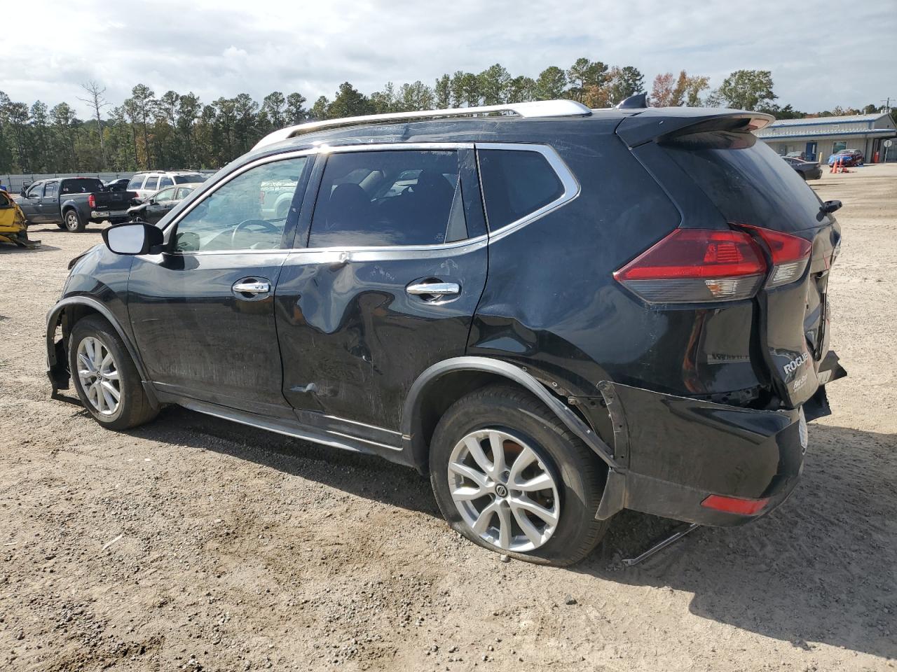 2019 Nissan Rogue - Image 2