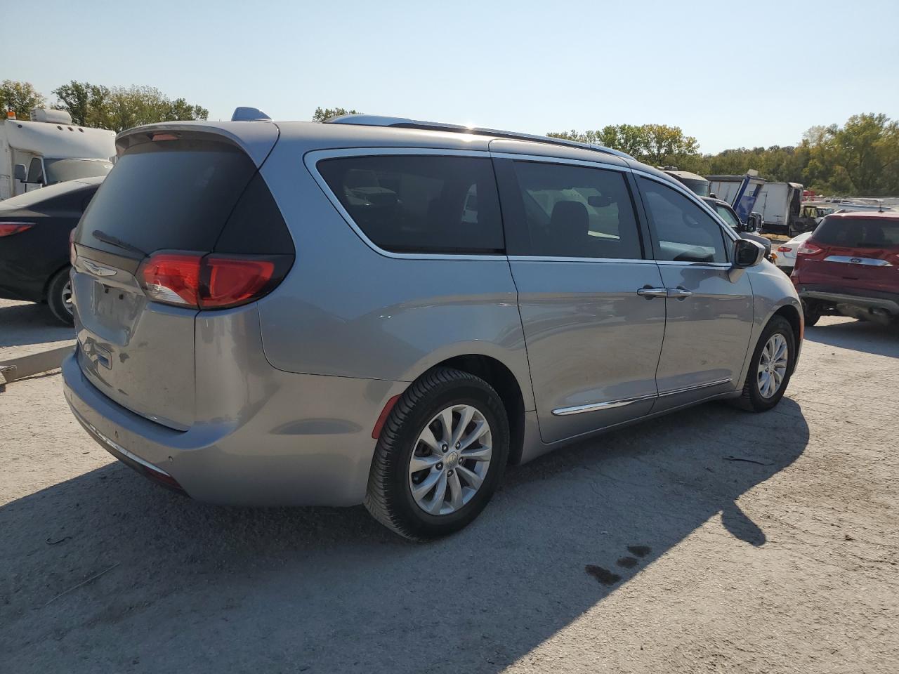 2019 Chrysler Pacifica - Image 3