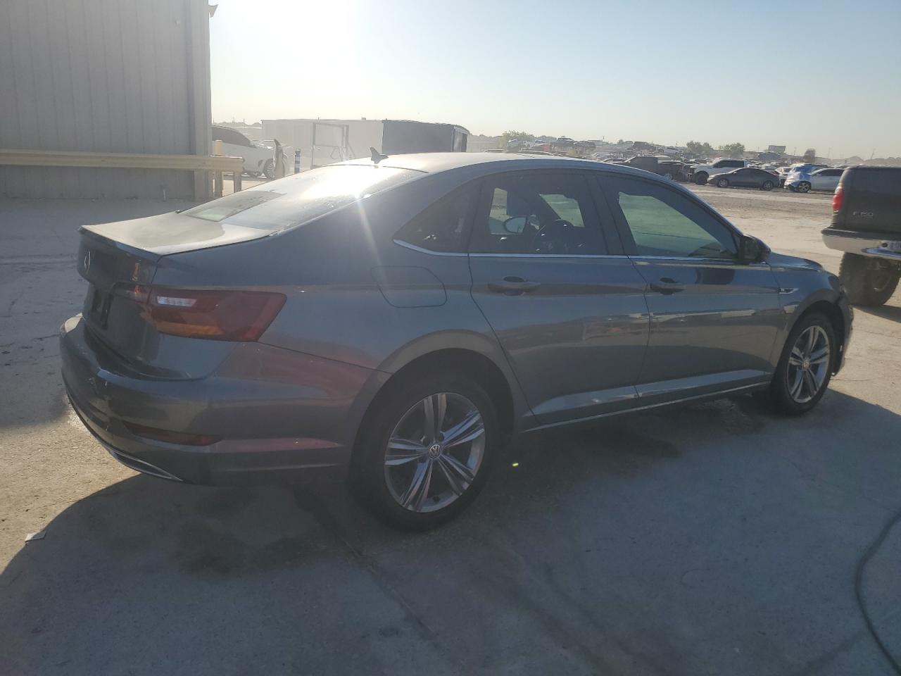 2019 Volkswagen Jetta - Image 3