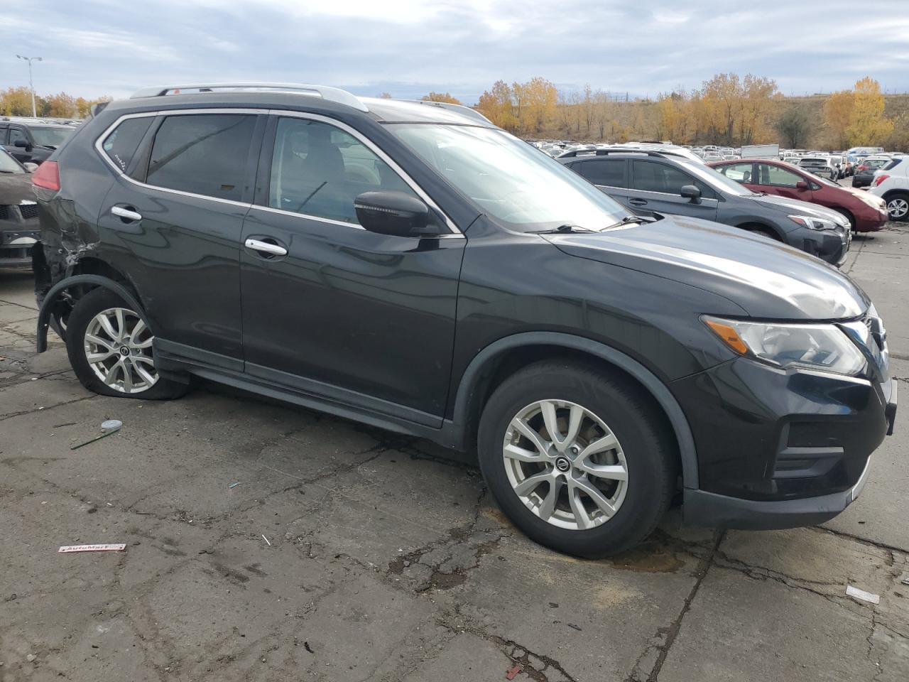 2017 Nissan Rogue - Image 4