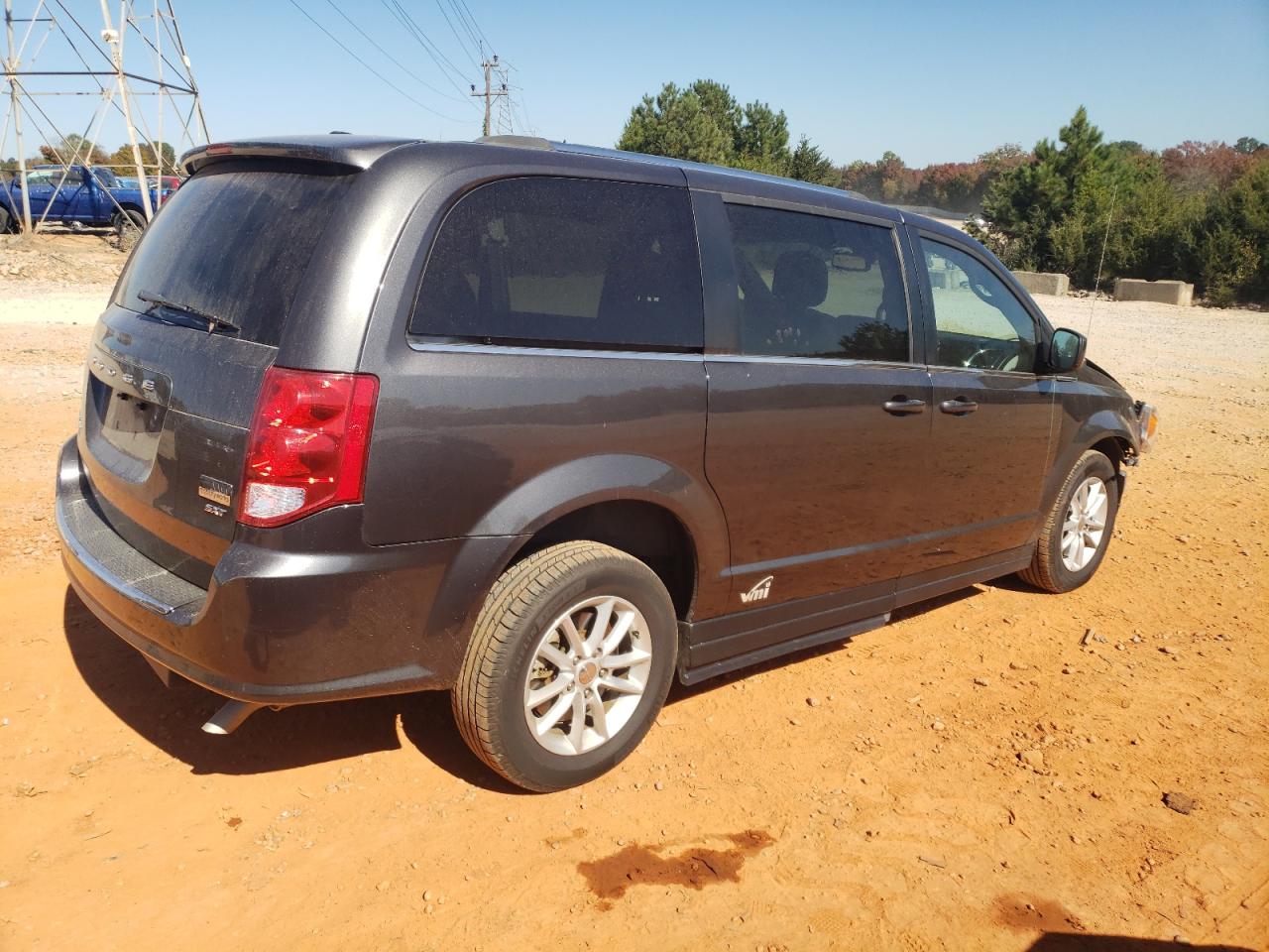 2019 Dodge Caravan - Image 3