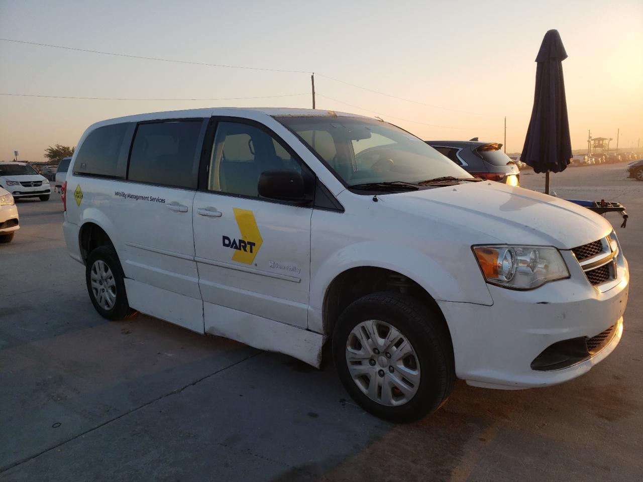 2017 Dodge Caravan - Image 4