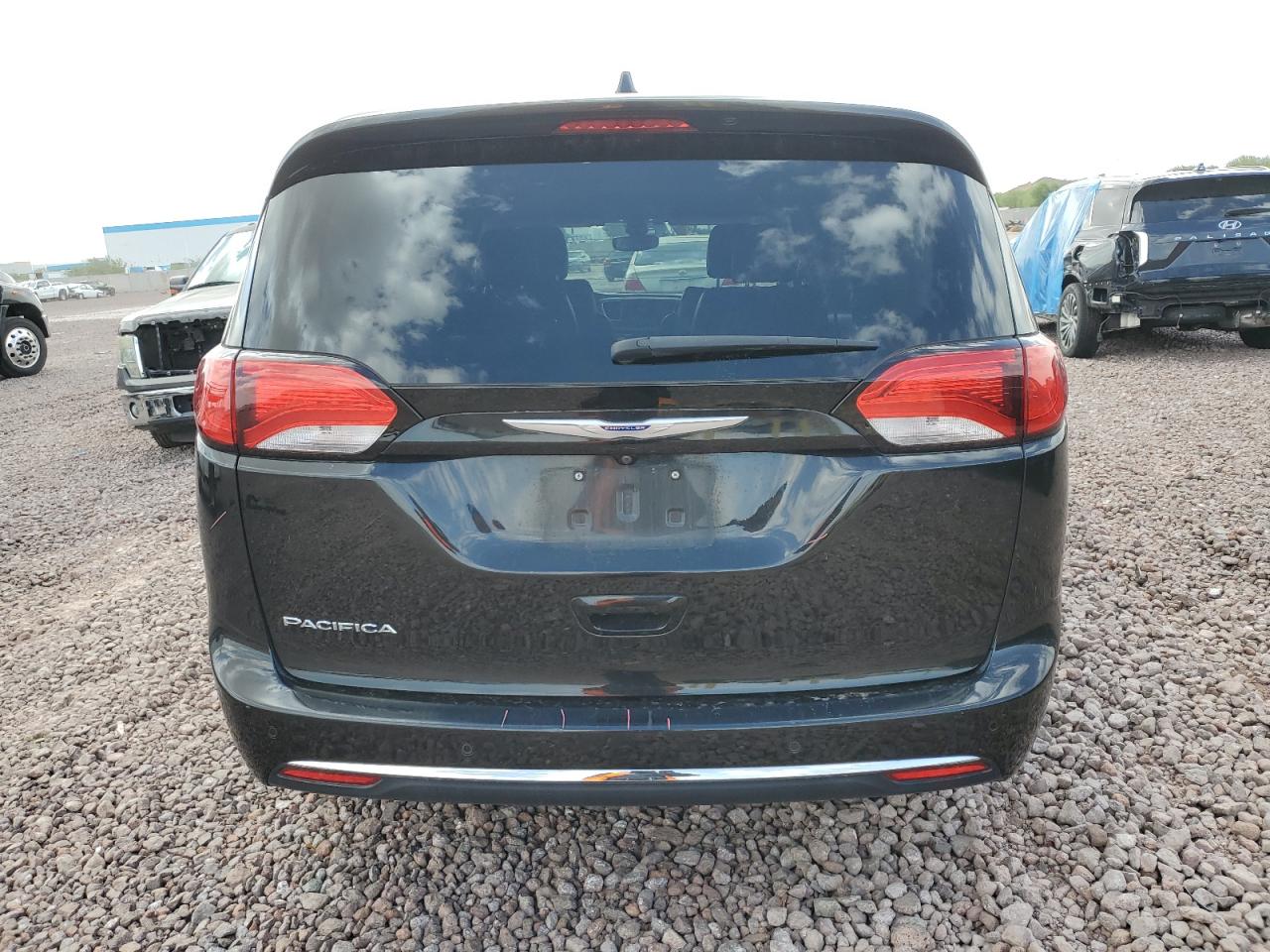 2019 Chrysler Pacifica Touring L VIN: 2C4RC1BG2KR651055 Lot: 76798184