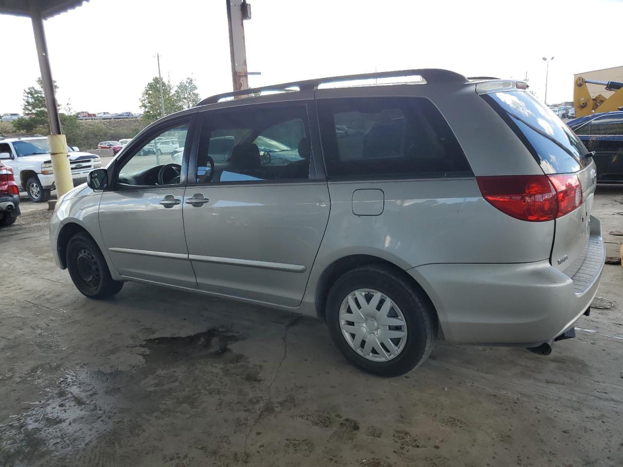 2006 Toyota Sienna - Image 2