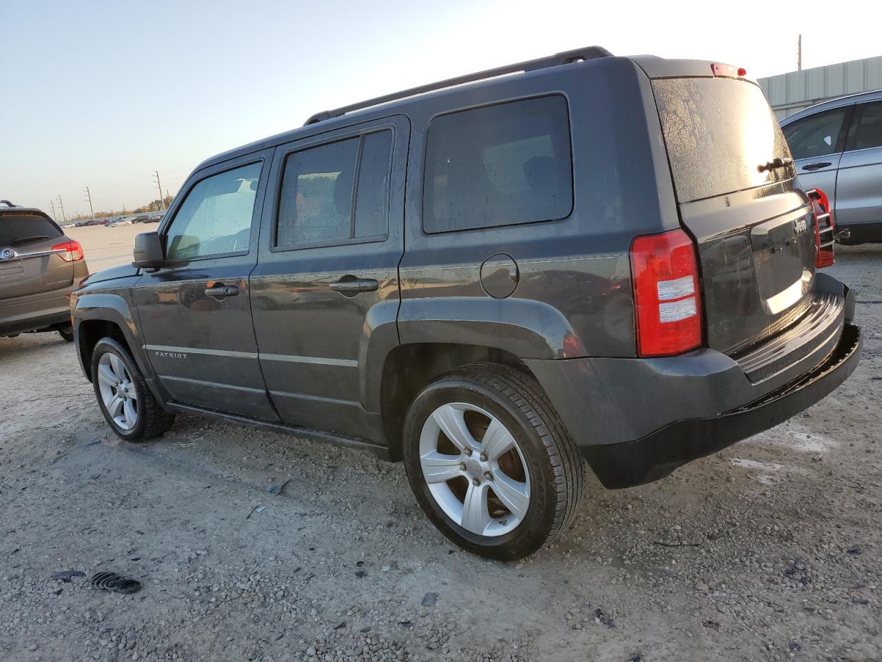 2011 Jeep Liberty (Patriot) - Image 2