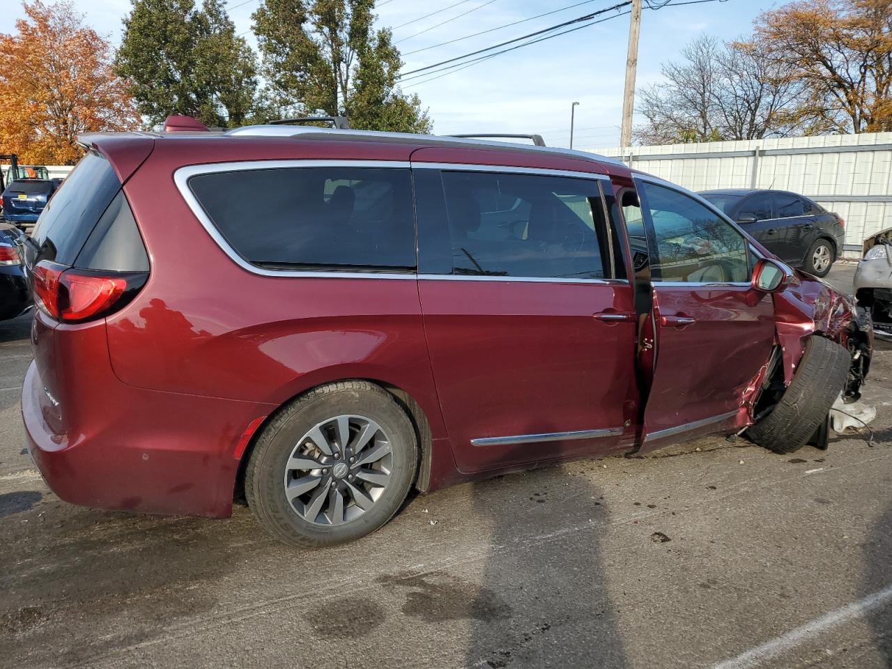 2020 Chrysler Pacifica - Image 3