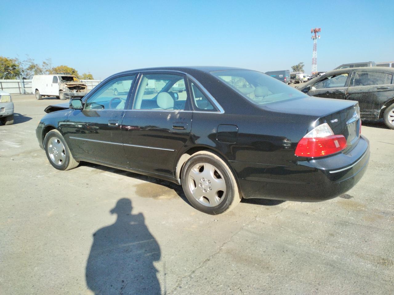 2004 Toyota Avalon - Image 2