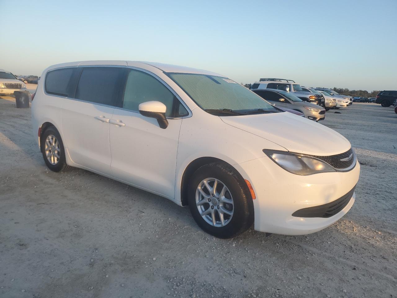 2018 Chrysler Pacifica - Image 4