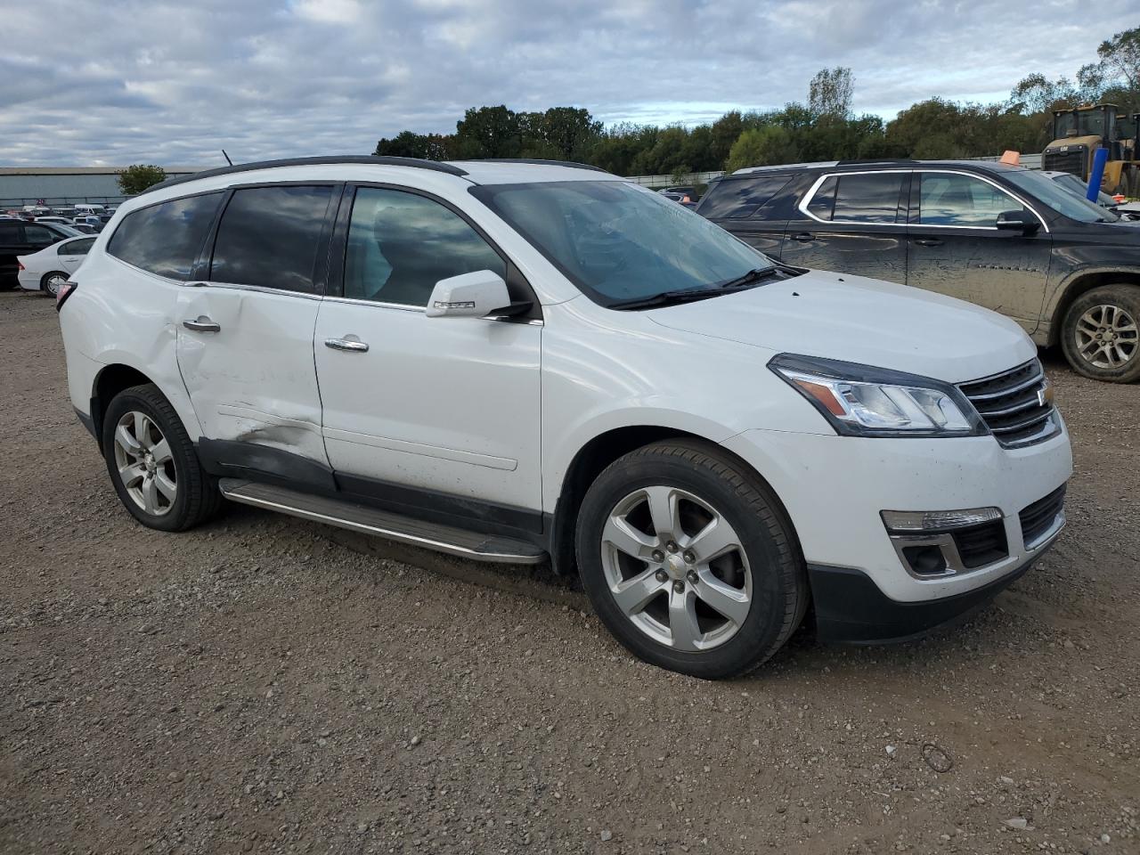 2017 Chevrolet Traverse - Image 4