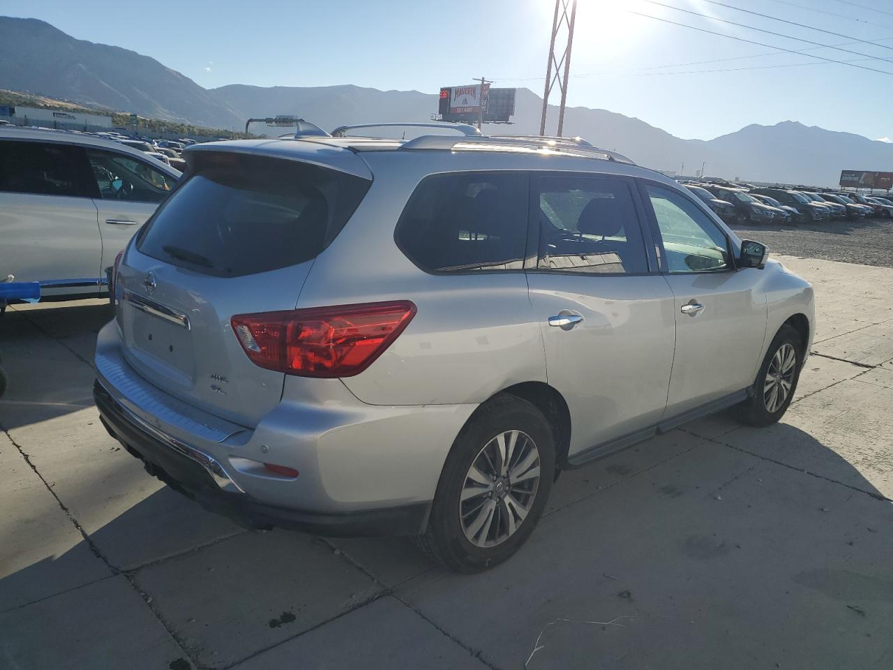 2020 Nissan Pathfinder - Image 3