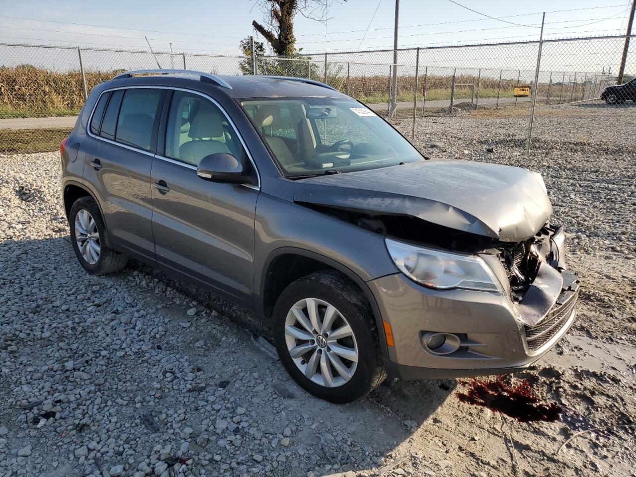 WVGAV7AX2BW524871 2011 Volkswagen Tiguan S