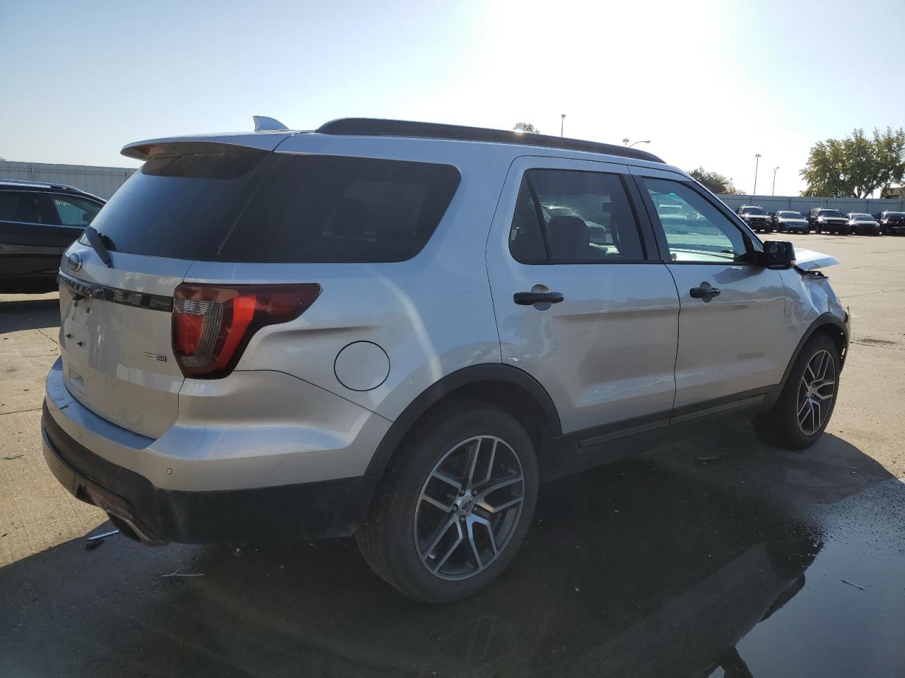 2017 Ford Explorer - Image 3