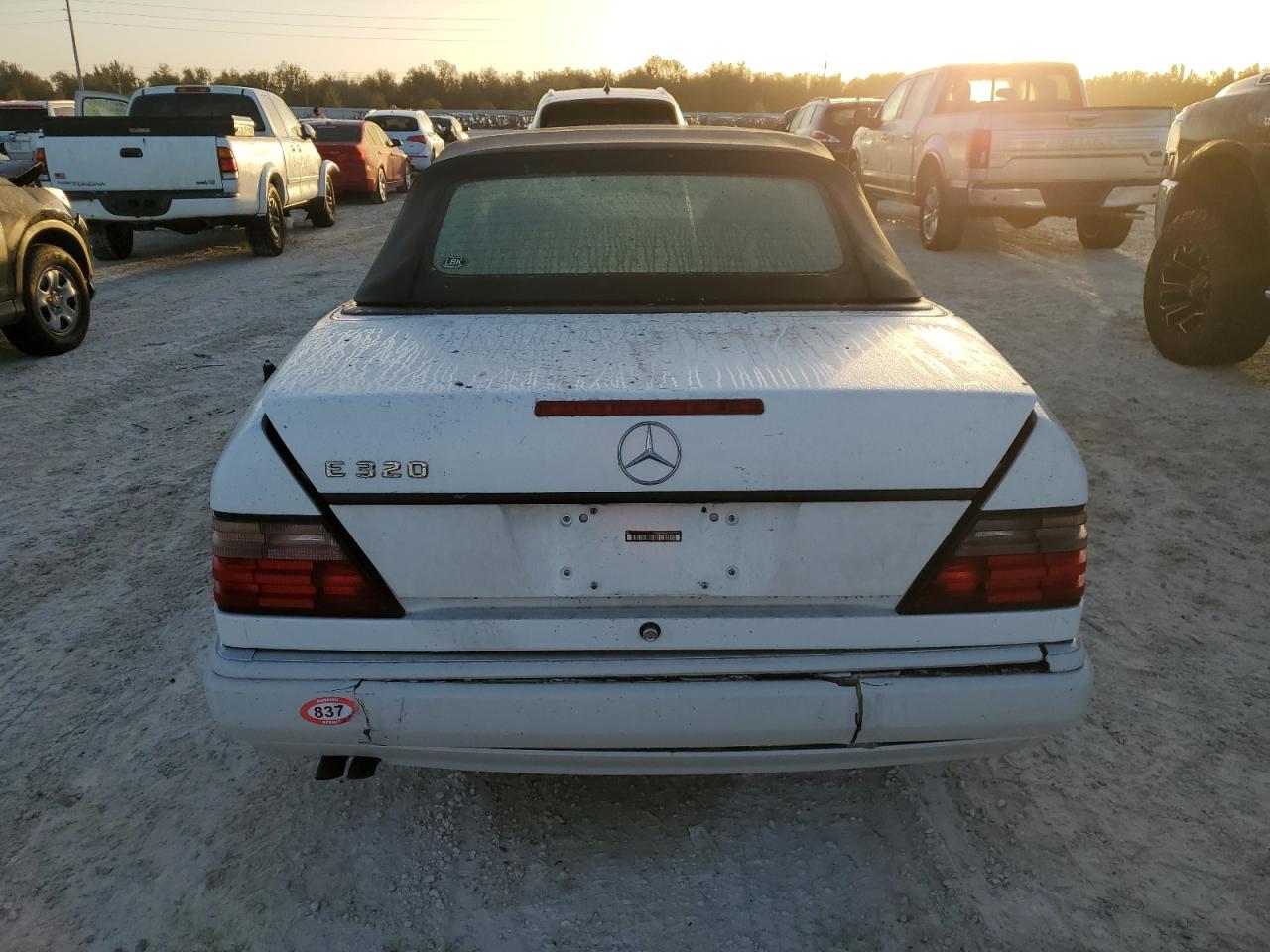 1995 Mercedes-Benz E 320 VIN: WDBEA66E0SC275229 Lot: 77391894