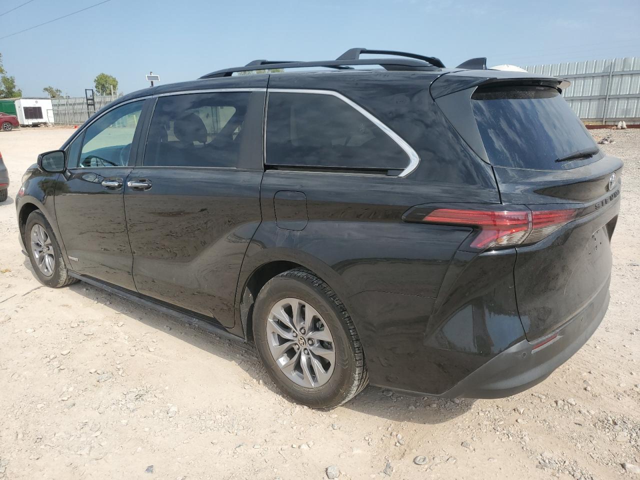 5TDYRKEC5MS015250 2021 Toyota Sienna Xle