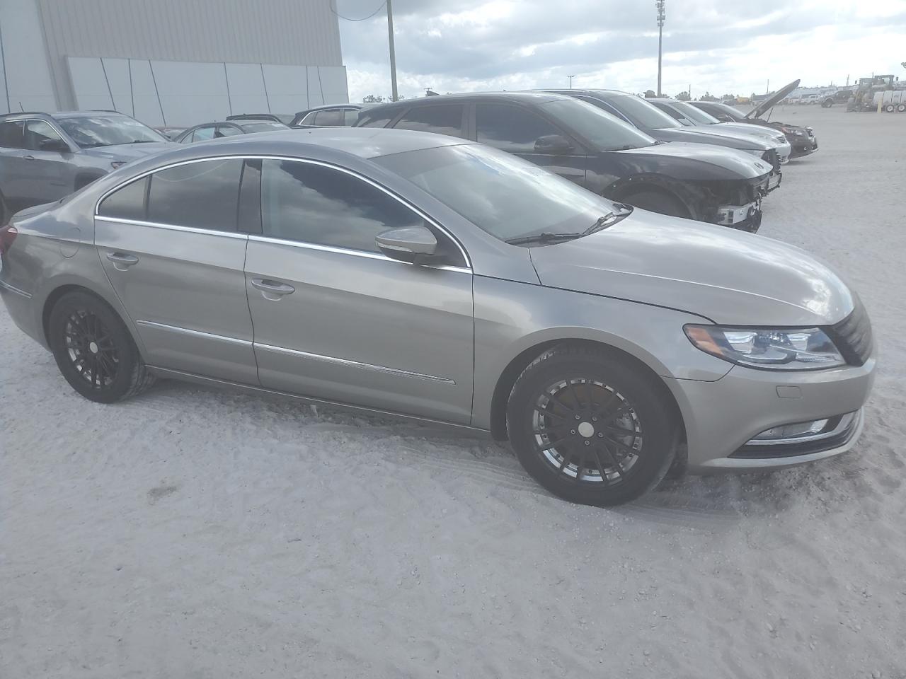 2014 Volkswagen Passat CC - Image 4